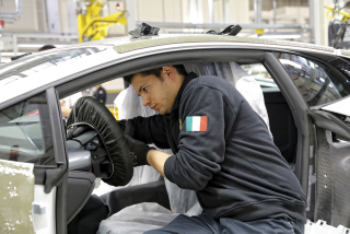 Illustration for article titled El minucioso proceso de construir un Lamborghini, foto a foto
